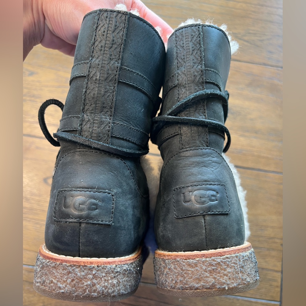 UGG Women’s Size 8 Luisa Water Resistant Black Leather Shearling Boots #1012545 - Picture 4 of 8